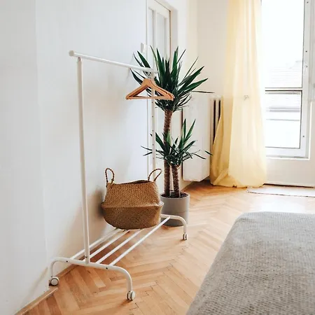 Rooftop Terrace Apt W. Bbq Appartement Praag